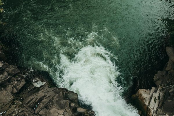 Est-il possible de trouver une location de vacances en Toscane avec des ateliers de poterie et des balades à cheval?
