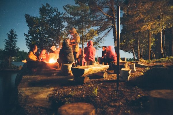 Quelles sont les méthodes pour conserver les aliments sans réfrigérateur en camping?